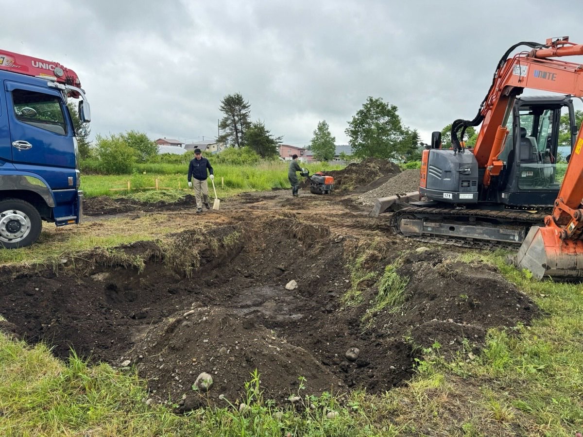 重機での掘削作業