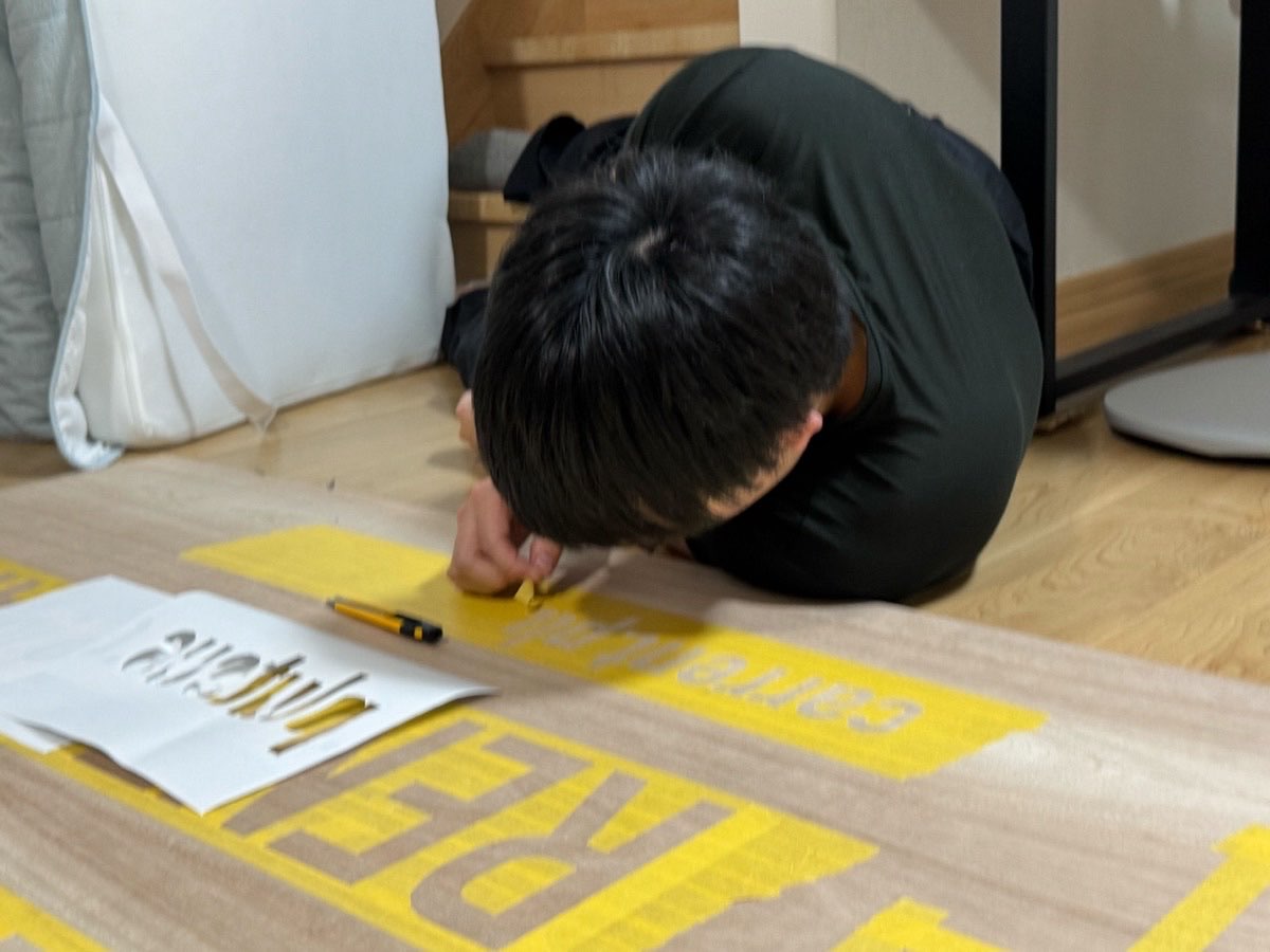 看板のステンシル制作